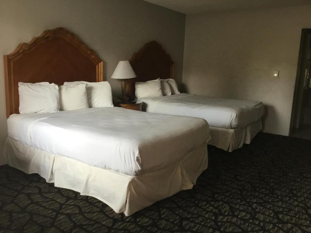 Семейный (Номер с 2 кроватями размера «queen-size» – Для некурящих), Aviation Inn