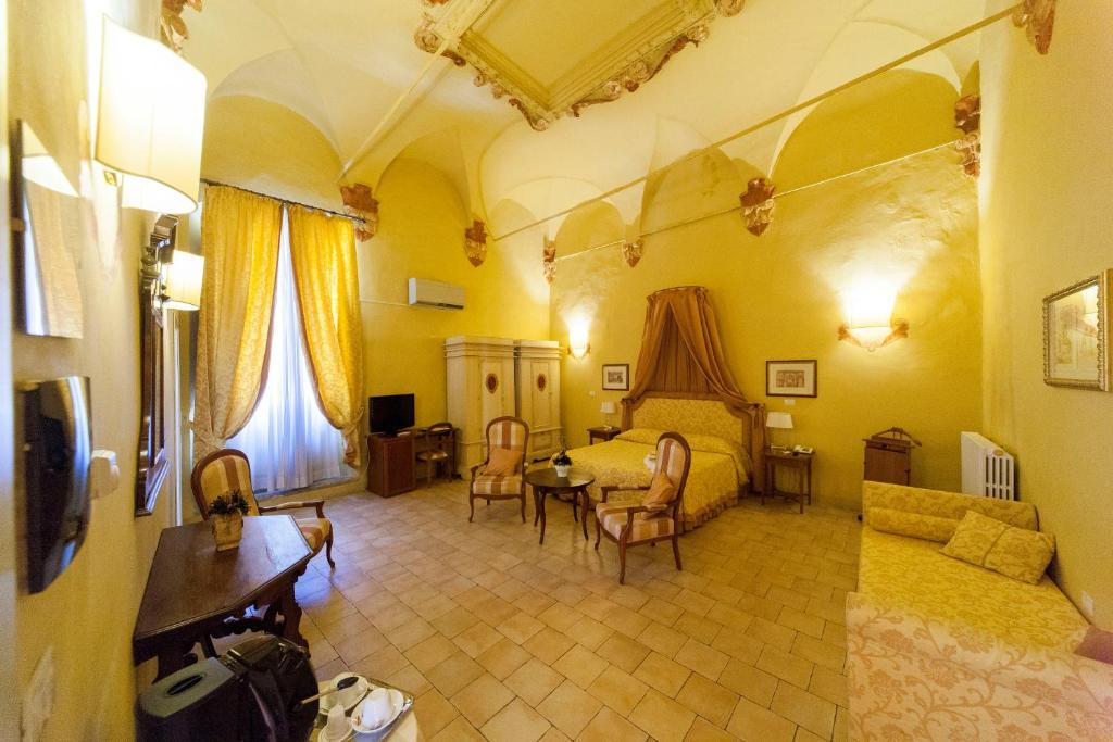 Palazzo Guiderocchi - Tap to explore photos