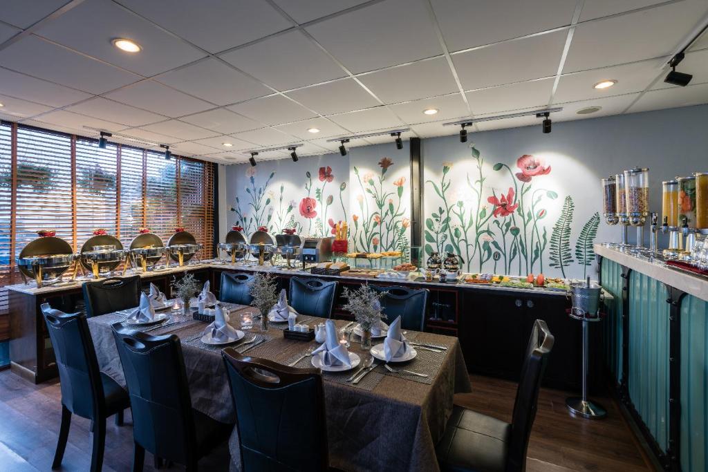 Khách sạn Hampton