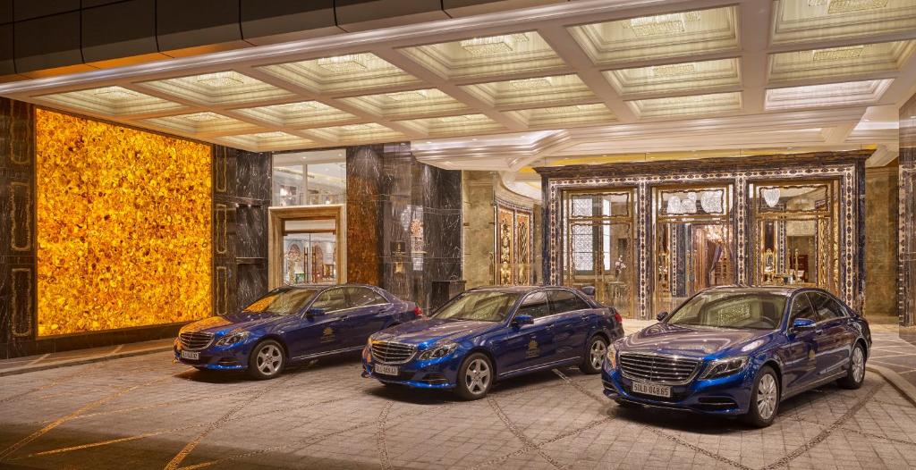 Khách sạn The Reverie Sài Gòn