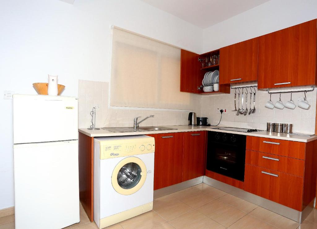 Penelope Court Apartment 102 photo 3