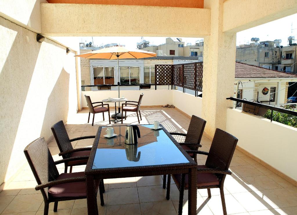 Penelope Court Apartment 102 photo 4