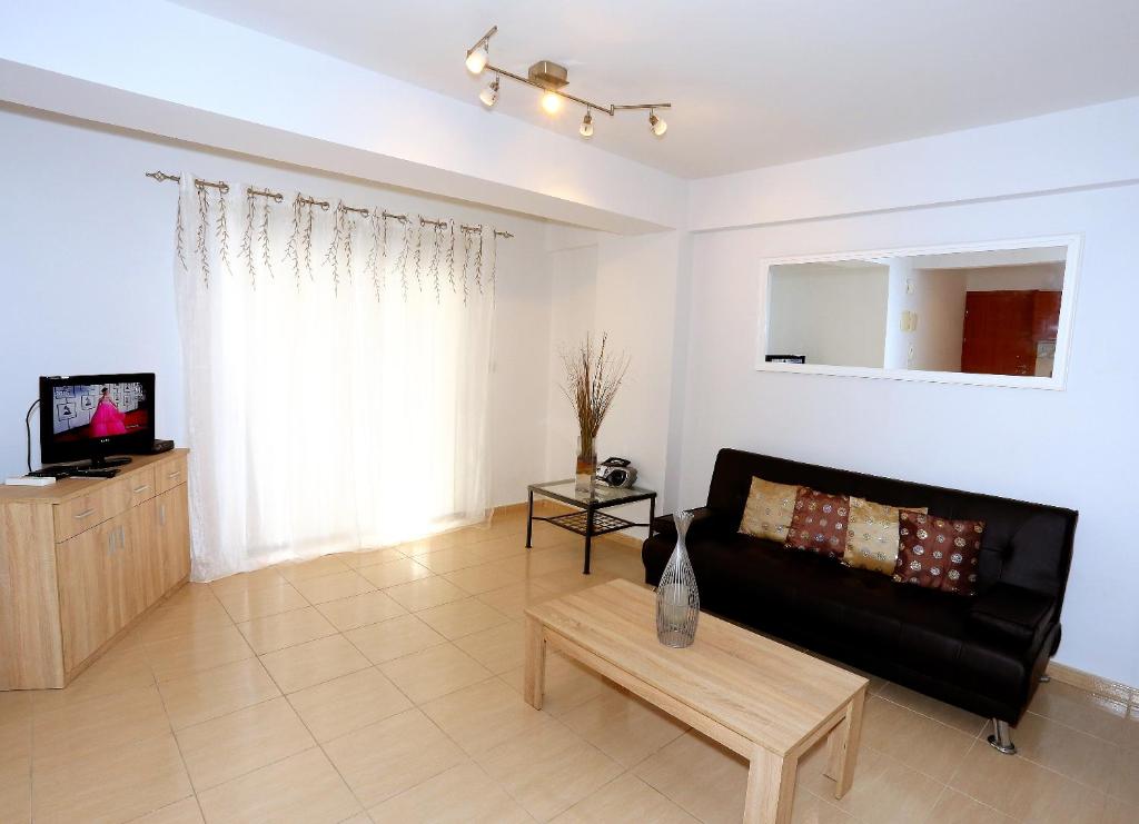 Penelope Court Apartment 102 photo 2