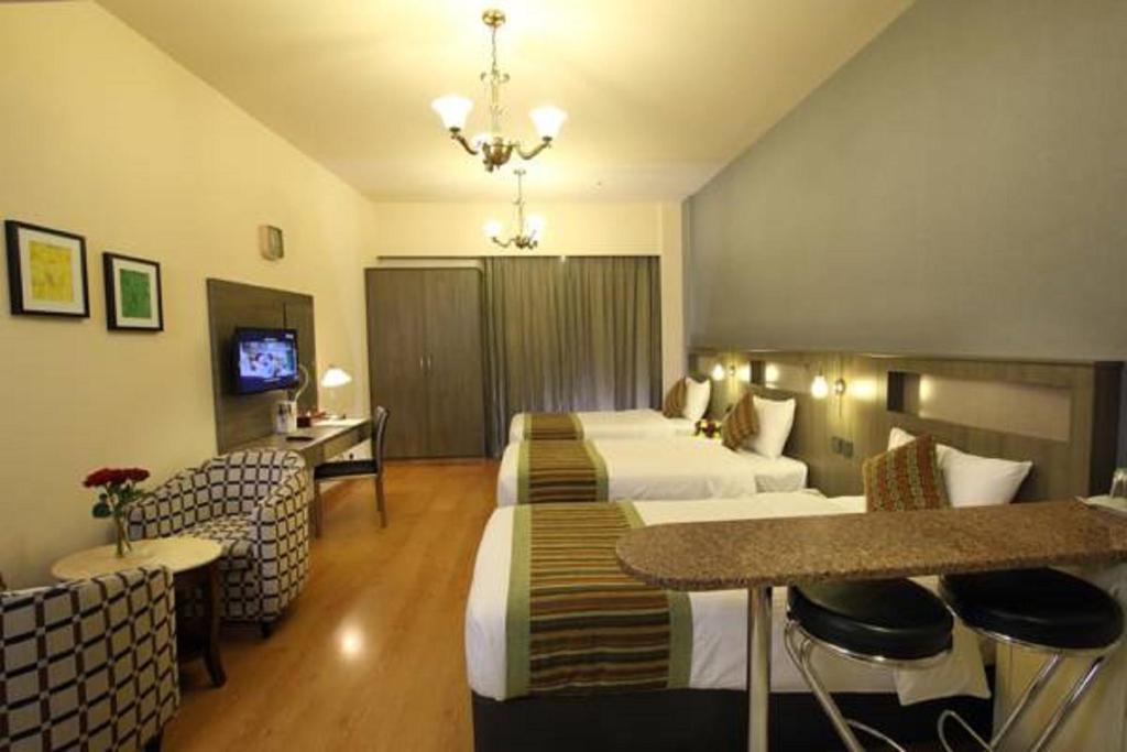 Студио (Трехместный номер-студио с мини-кухней), Апарт-отель Flora Hotel Apartments
