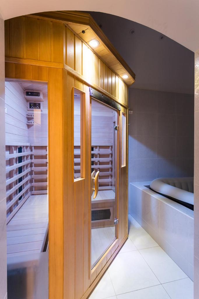 Louvre Luxury Apartment & SPA photo 2