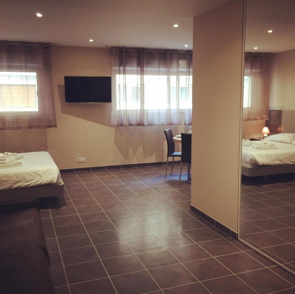 Студио (Улучшенный семейный номер-студио), Appart Hotel Villa Serafina