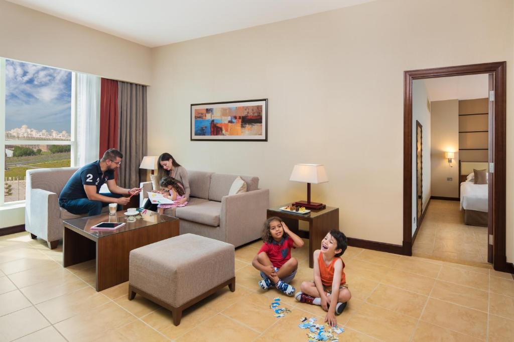 Сьюит (Люкс с 2 спальнями), Курортный отель Khalidiya Palace Rayhaan by Rotana, Abu Dhabi