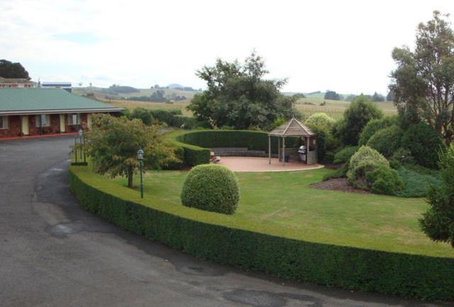 Kentish Hills Retreat - Tap to explore photos