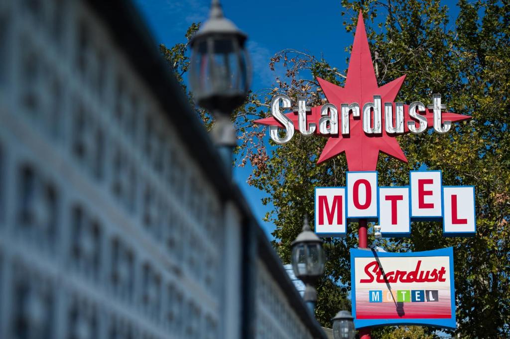 Stardust Motel Redding image