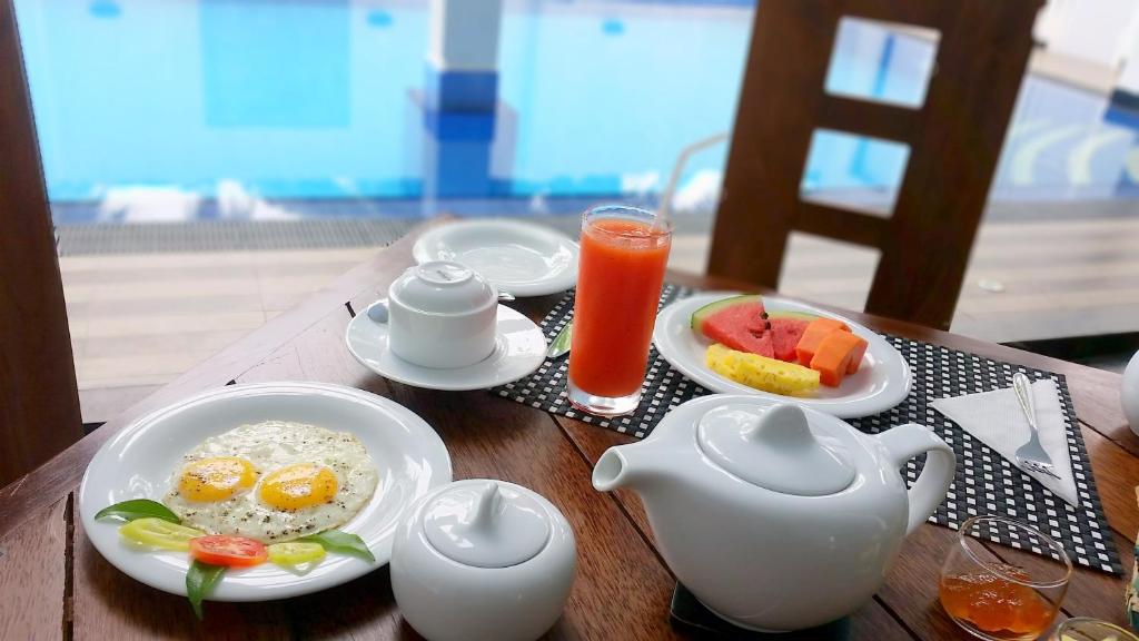 Двухместный (Superior Double Room (Early Check-in & Late Check-out on Availability Basis, Free Airport Pick-up or Drop-off, 10% off on Food & Beverage and PCR Tests Available if required)), Leighton Resort