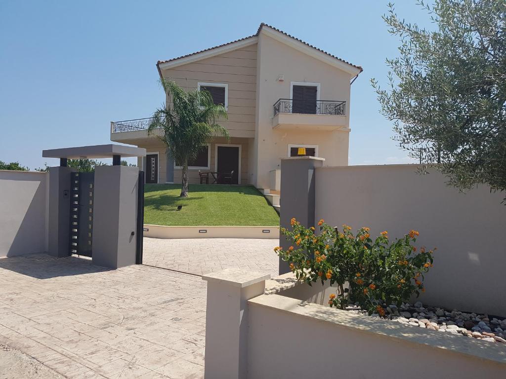 Dimitris Villa photo 2