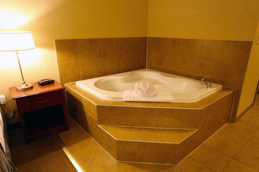 Lakeview Inns & Suites - Fort Nelson photo 2