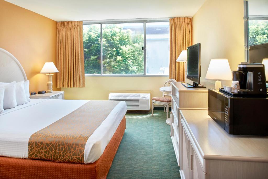 Четырехместный (Четырехместный номер), Airport Honolulu Hotel