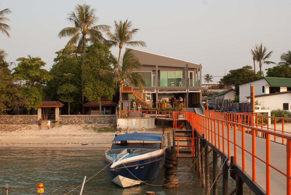 Marina Residence photo 1