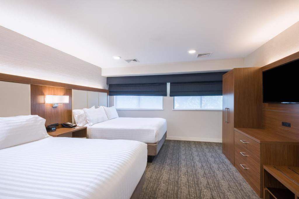 Holiday Inn Express Boston-Waltham, an IHG Hotel photo 1