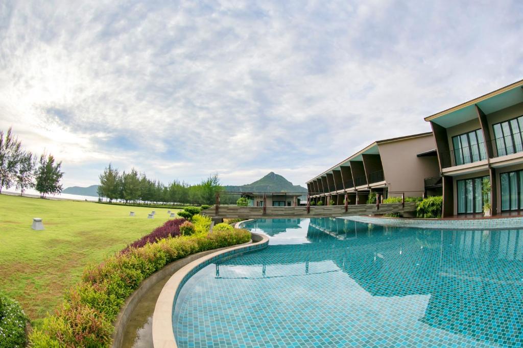 La Isla Pranburi Beach Resort photo 2