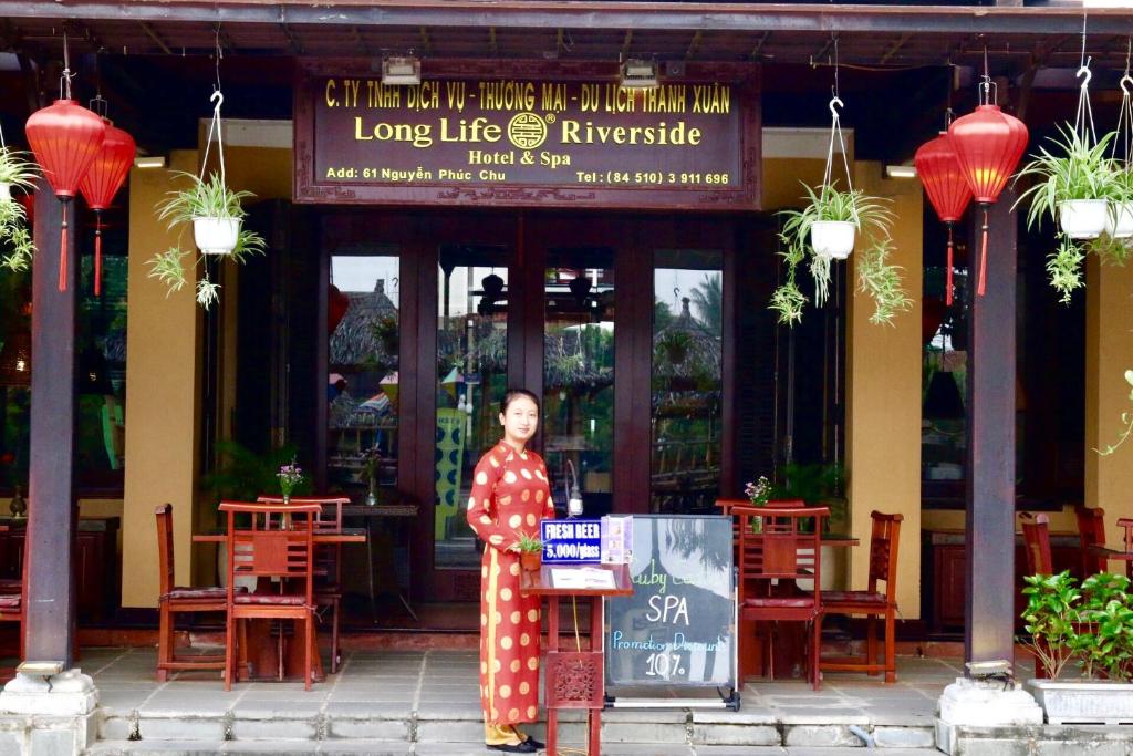 Long Life Riverside Hotel
