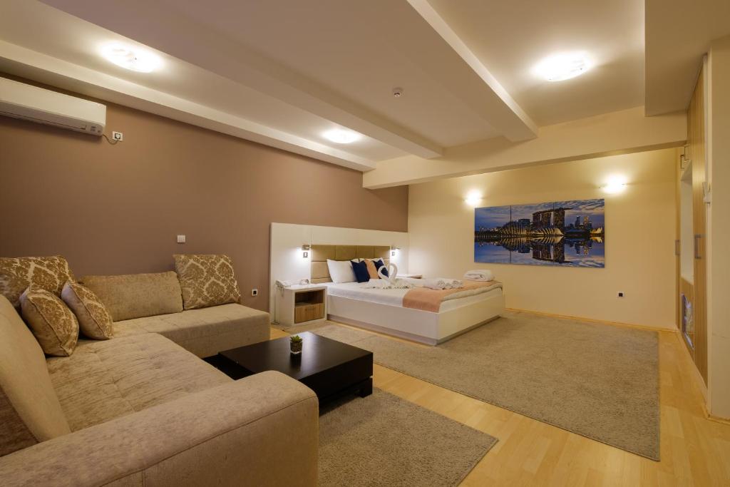 Апартаменты (Улучшенные апартаменты), Airport Hotel