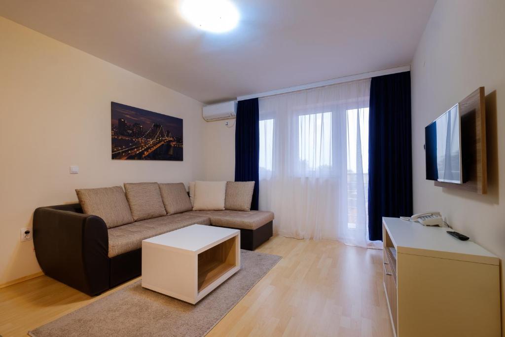 Апартаменты (Апартаменты с балконом), Airport Hotel