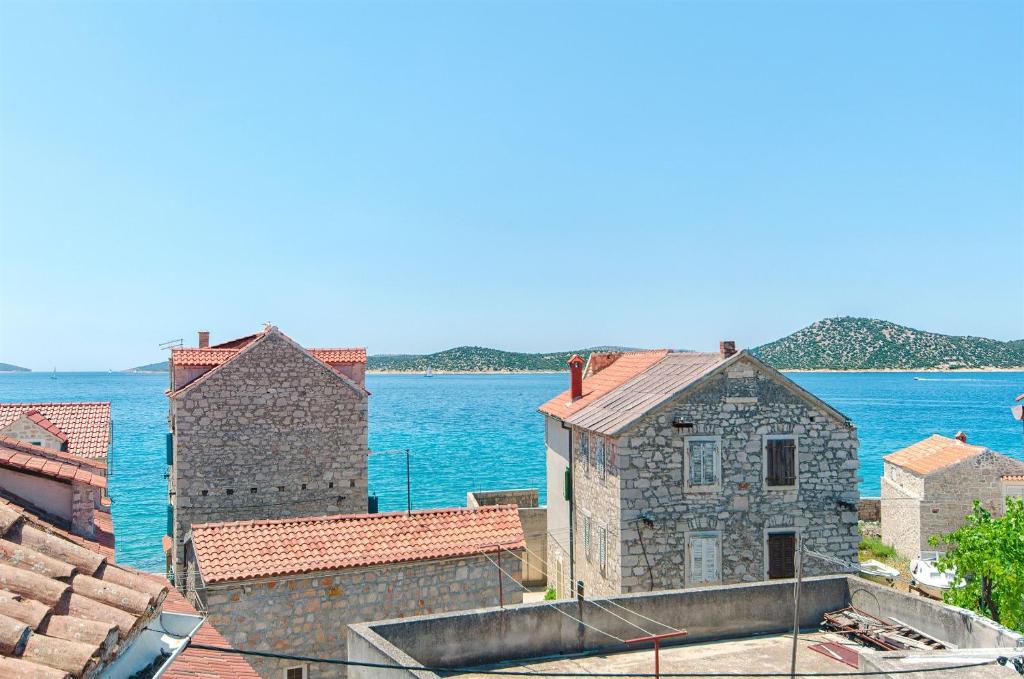 House Stone house island Prvic photo 1