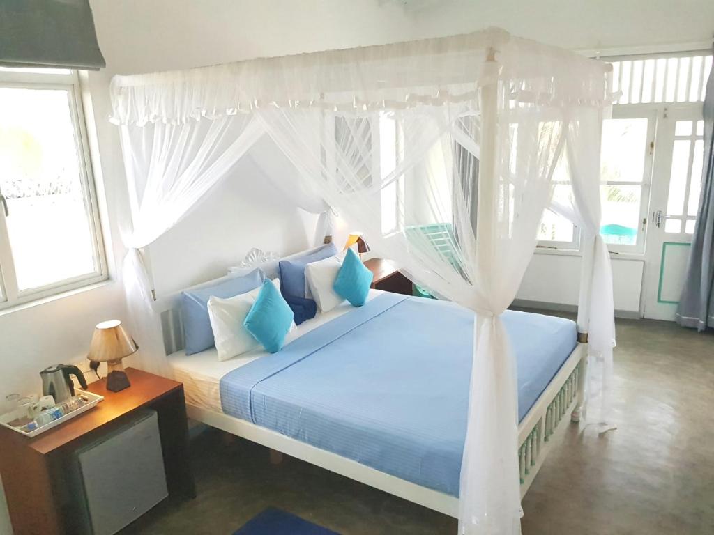 Двухместный (Двухместный номер с 1 кроватью, вид на море), Neela's Guest House-Hikkaduwa Beach