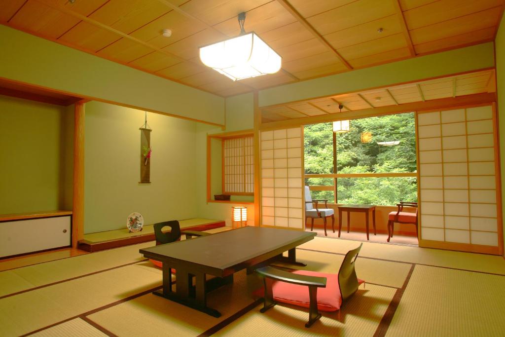 Yamanakaonsen Ohanami Kyubei photo 3