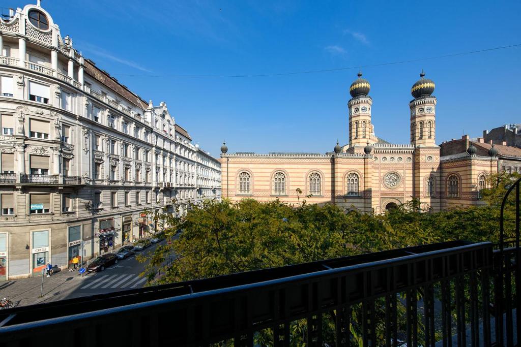 Апартаменты (Апартаменты Делюкс), Karoly Corner Residences