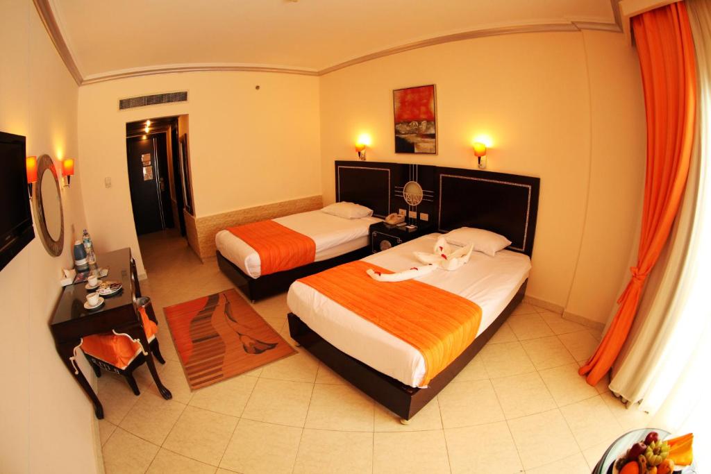 Двухместный (Улучшенный двухместный номер с 1 кроватью), Sphinx Aqua Park Beach Resort