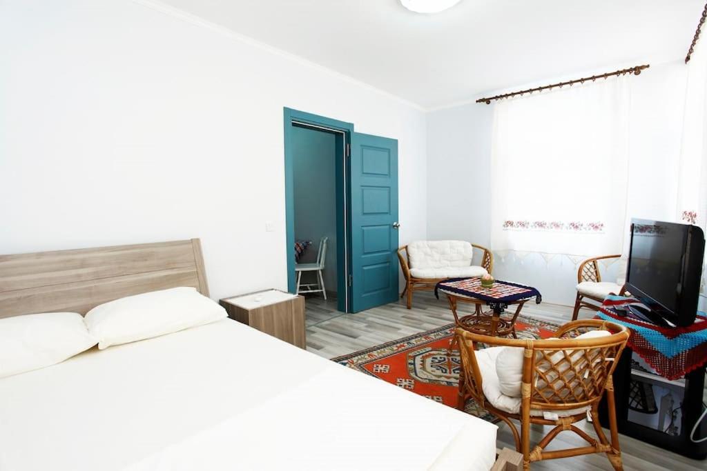 Blue Suites by V photo 2