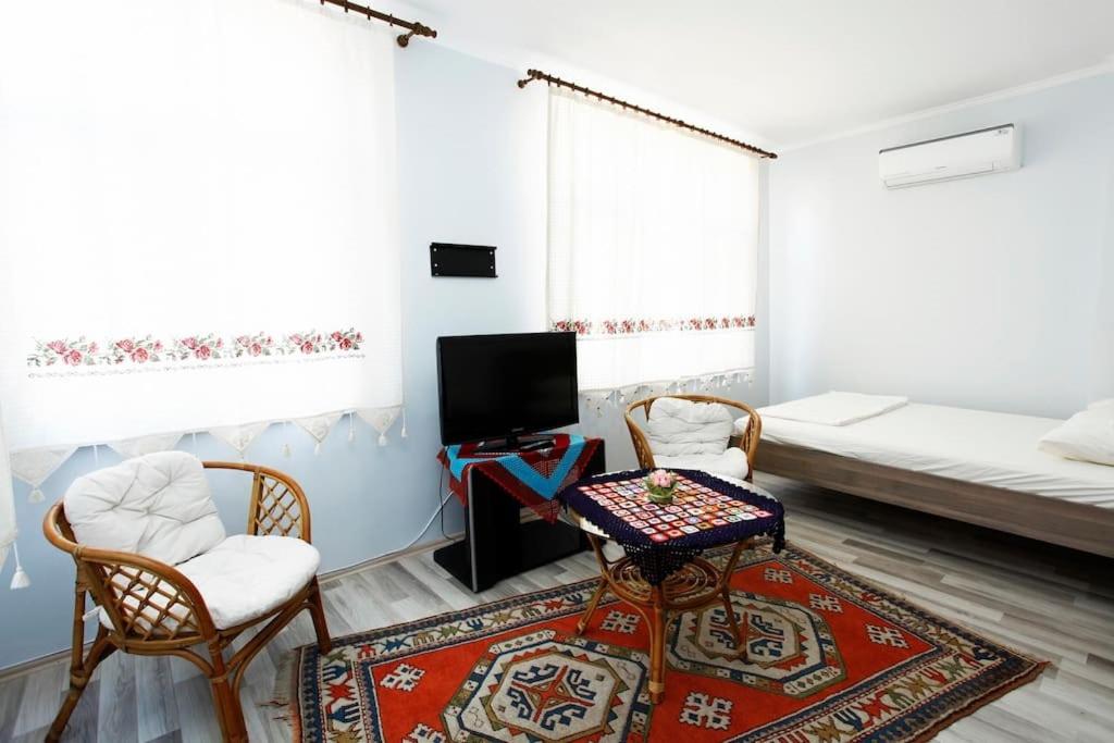 Blue Suites by V photo 3