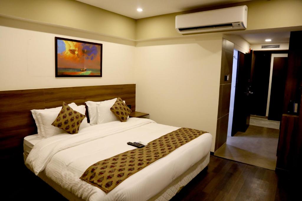 Двухместный (Deluxe Double Room - Complimentary 2 way airport transfer), Mumbai House