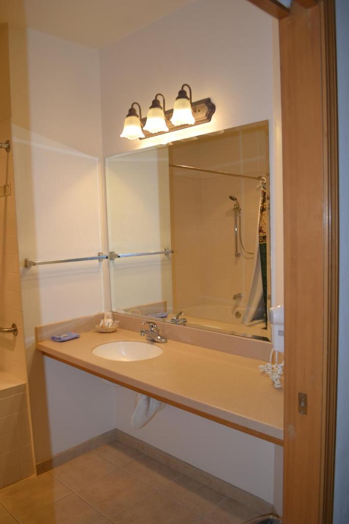 Anaco Bay Inn photo 4