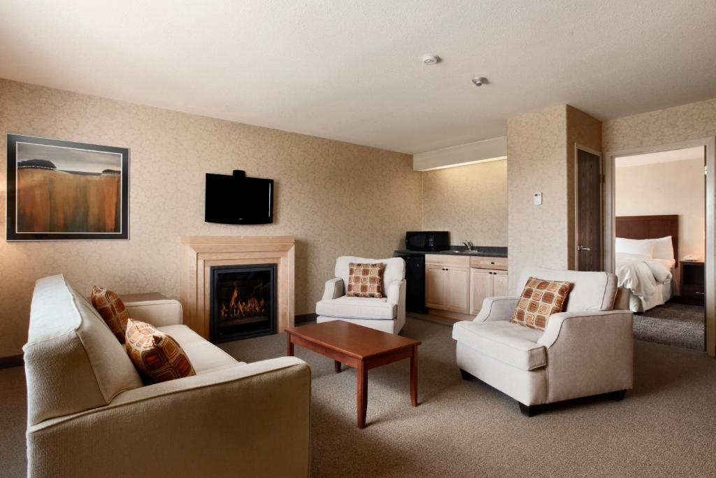 Days Inn & Suites by Wyndham Brandon photo 4