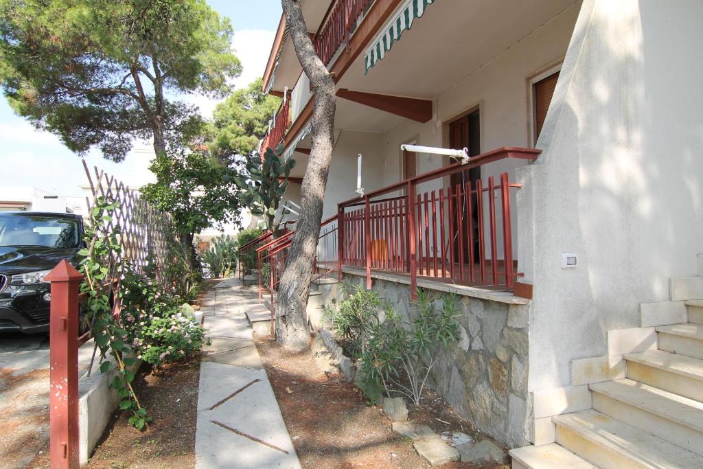 Sea cottage in pinewood photo 1