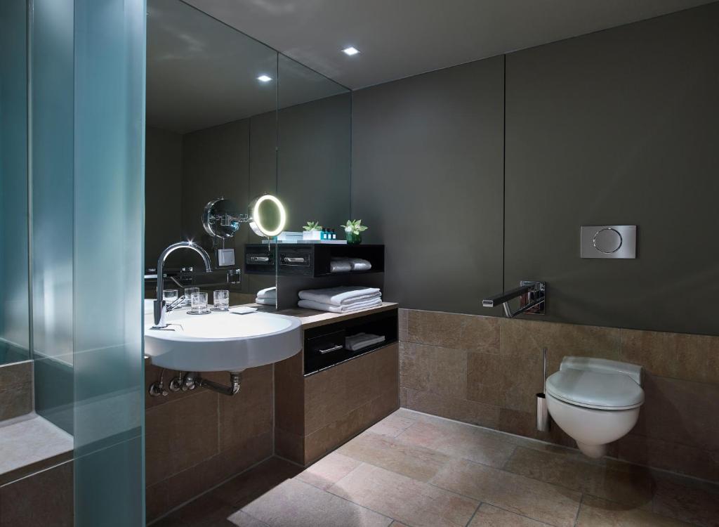 Сьюит (Двухуровневый полулюкс с окном), Sofitel Munich Bayerpost