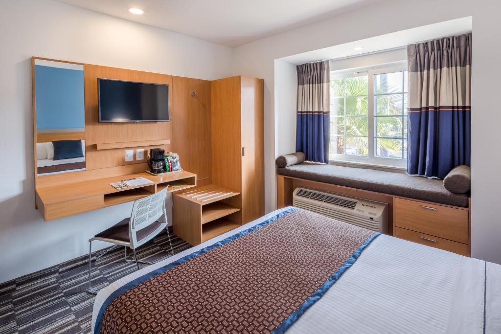 Microtel Inn & Suites by Wyndham Culiacán photo 2