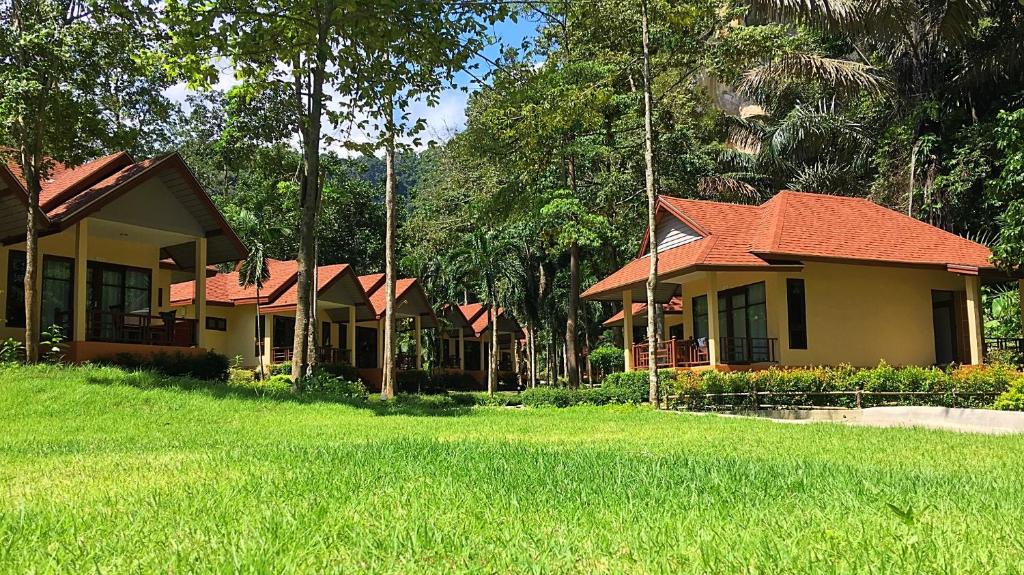 Tonsai Bay Resort photo 2