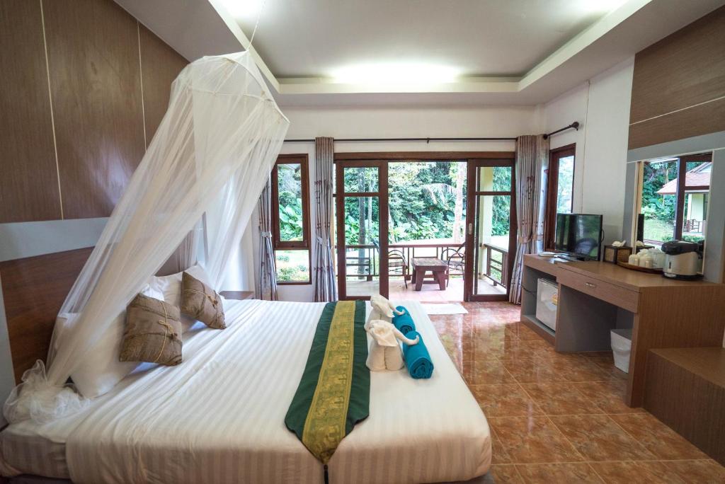 Tonsai Bay Resort photo 4