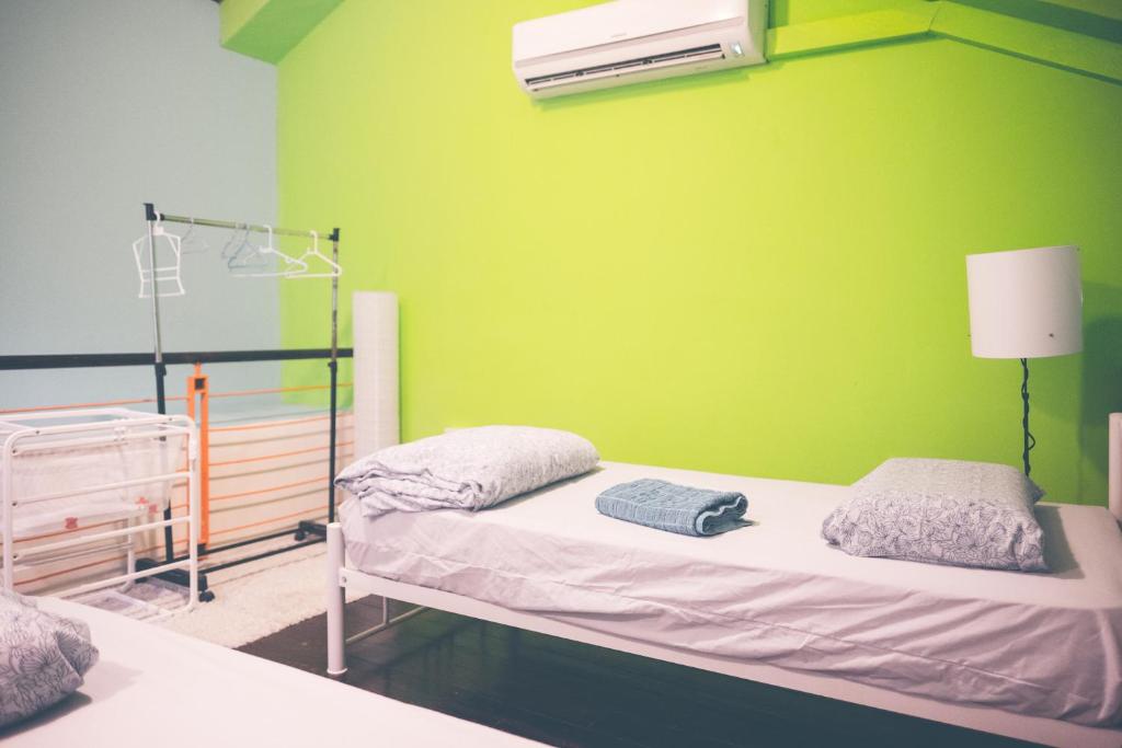 Трехместный (Трехместный номер с общей ванной комнатой), Beary Best! by a beary good hostel
