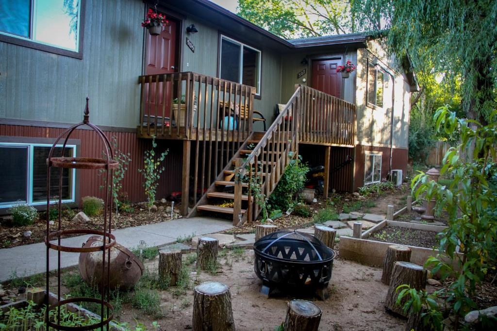 The 8th Street Retreat image