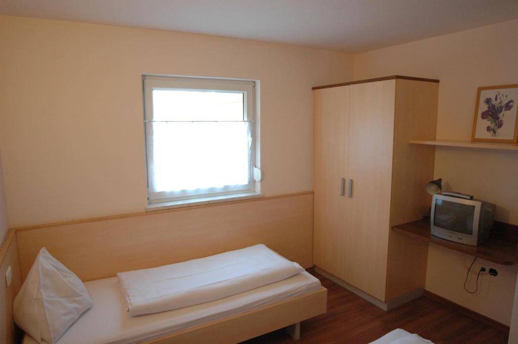 Двухместный (Двухместный номер с 2 отдельными кроватями), Pension Weber with private parking
