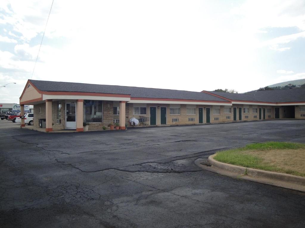 Poteau Inn image