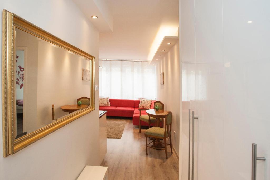 Ilona 2 bedrooms apartment in the center photo 2