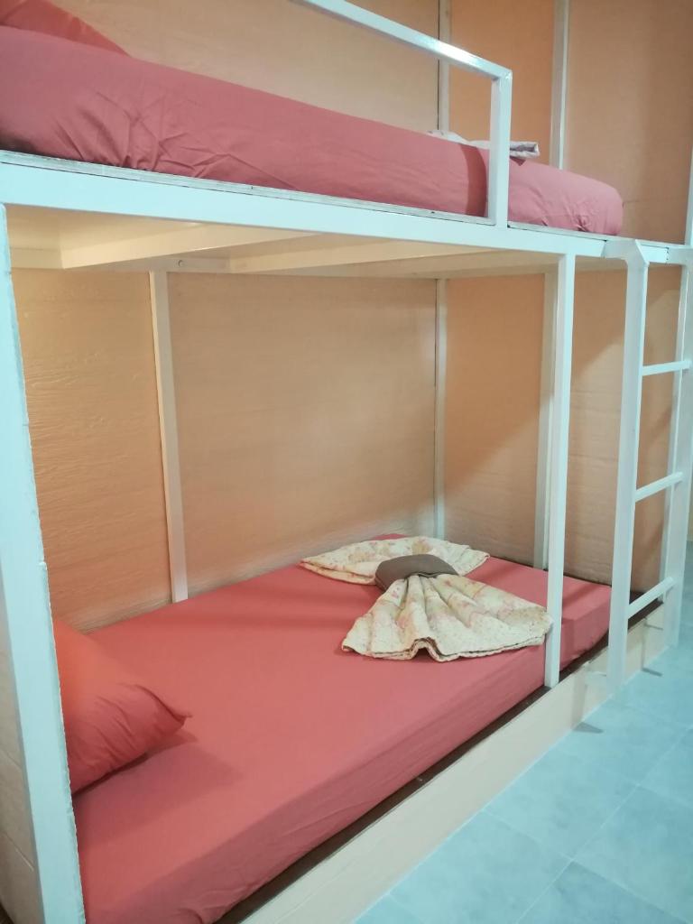 Номер (Кровать в общем 6-местном номере для мужчин и женщин), Koh Mook Hostel