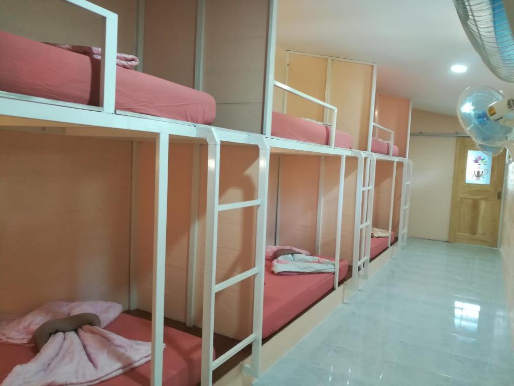 Номер (Кровать в общем 6-местном номере для мужчин и женщин), Koh Mook Hostel