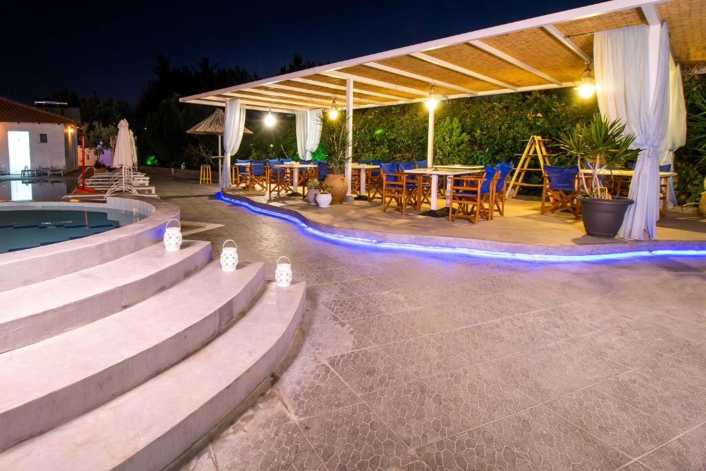 Tinas Plus Hotel photo 3