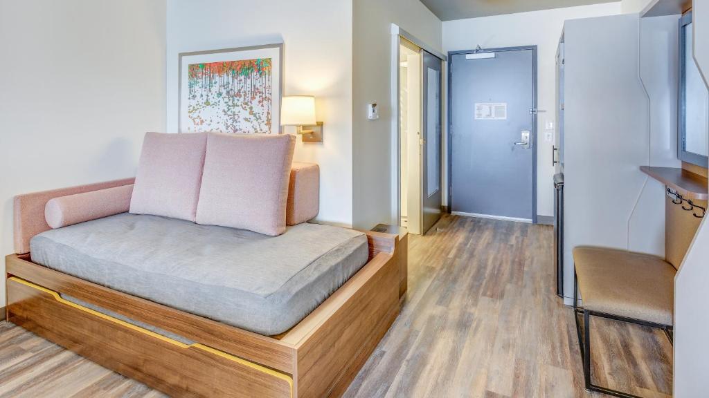 Holiday Inn & Suites Bellingham, an IHG Hotel photo 1