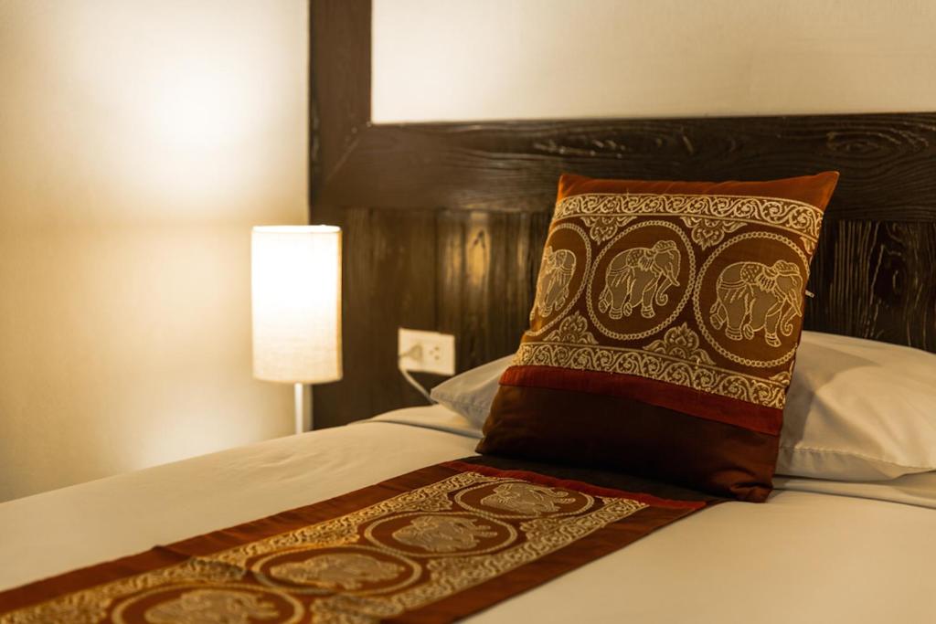 Трехместный (Улучшенный трехместный номер), Phuket Airport Hotel
