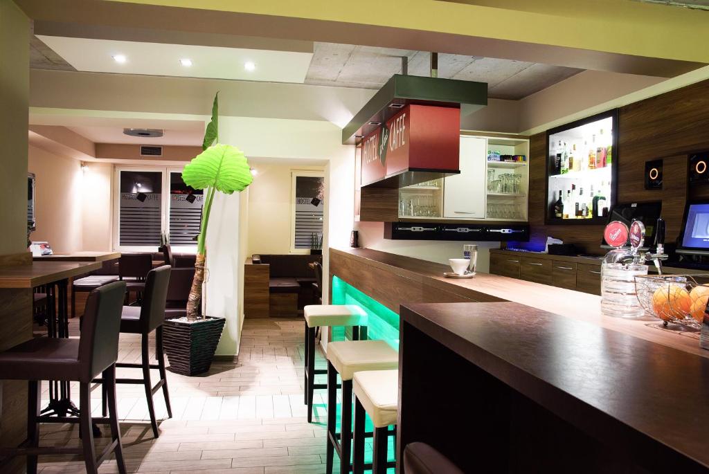 Hostel Plus Caffe photo 3