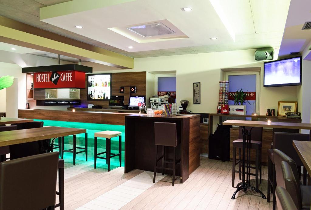 Hostel Plus Caffe photo 2